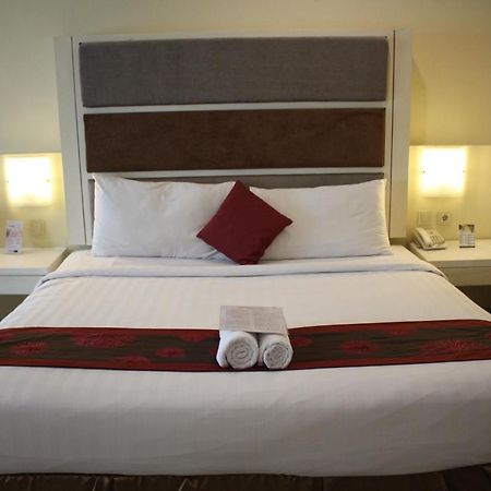 Hotel President Executive Club Cikarang Esterno foto