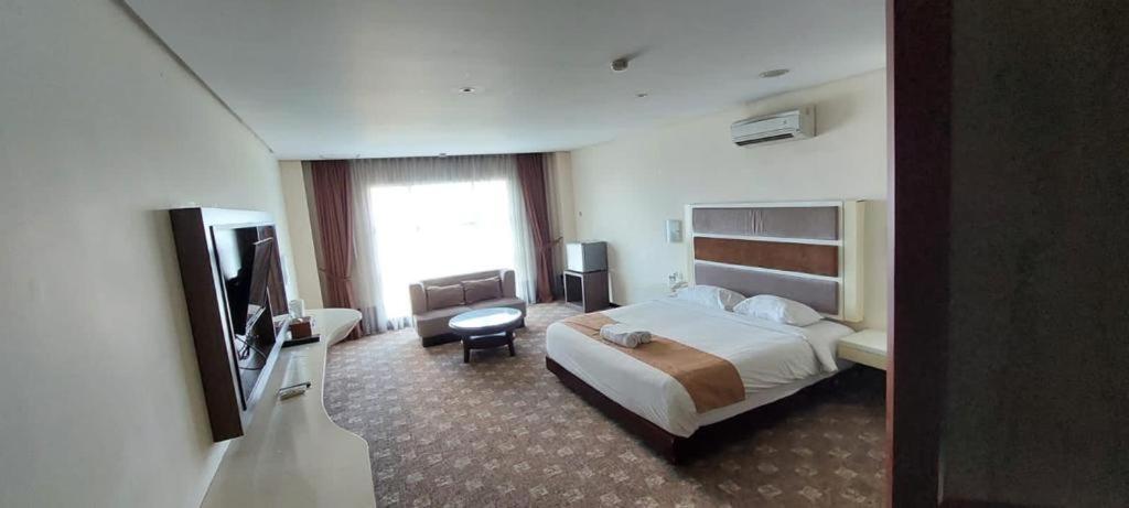 Hotel President Executive Club Cikarang Esterno foto