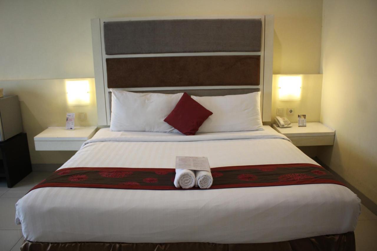 Hotel President Executive Club Cikarang Esterno foto
