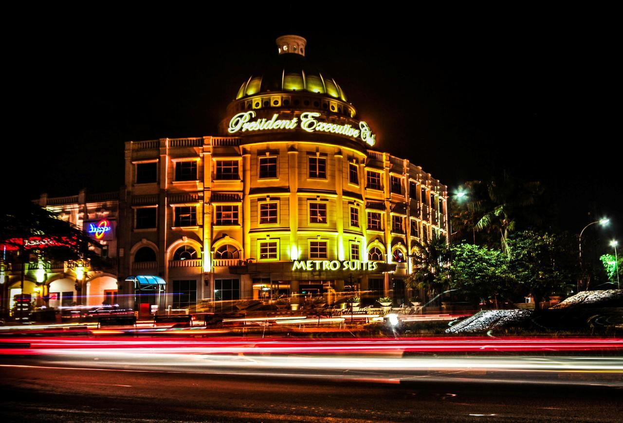 Hotel President Executive Club Cikarang Esterno foto