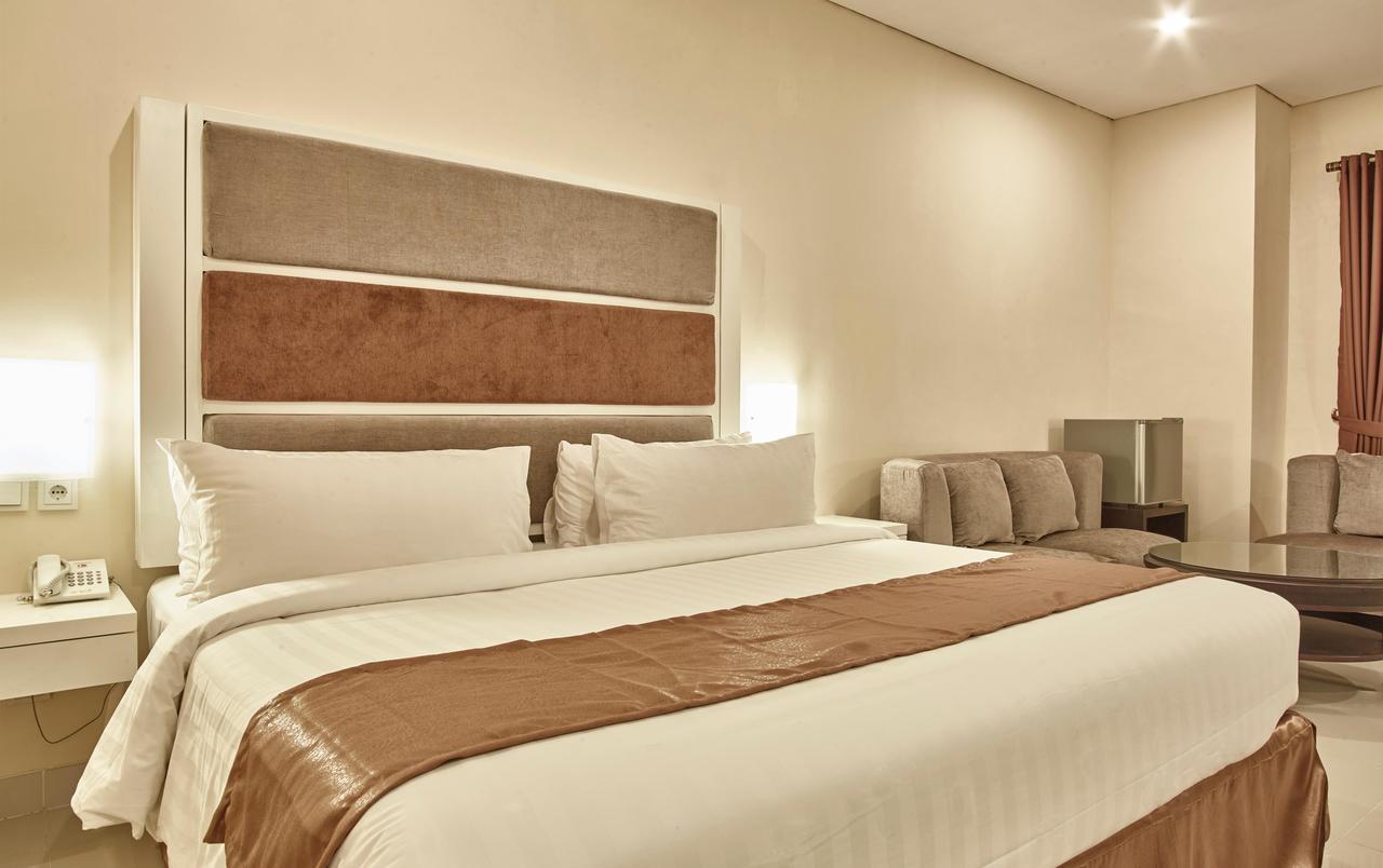 Hotel President Executive Club Cikarang Esterno foto