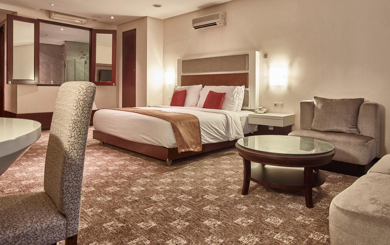 Hotel President Executive Club Cikarang Esterno foto