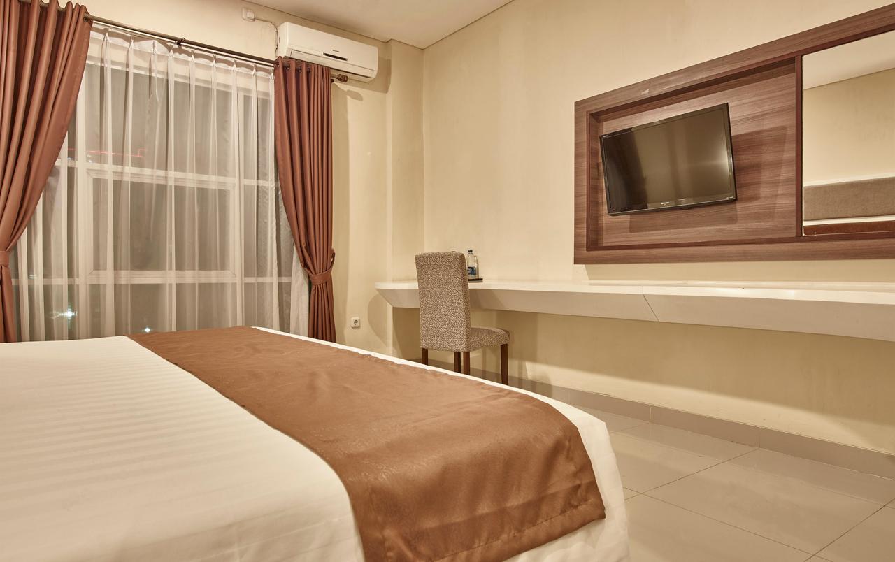 Hotel President Executive Club Cikarang Esterno foto