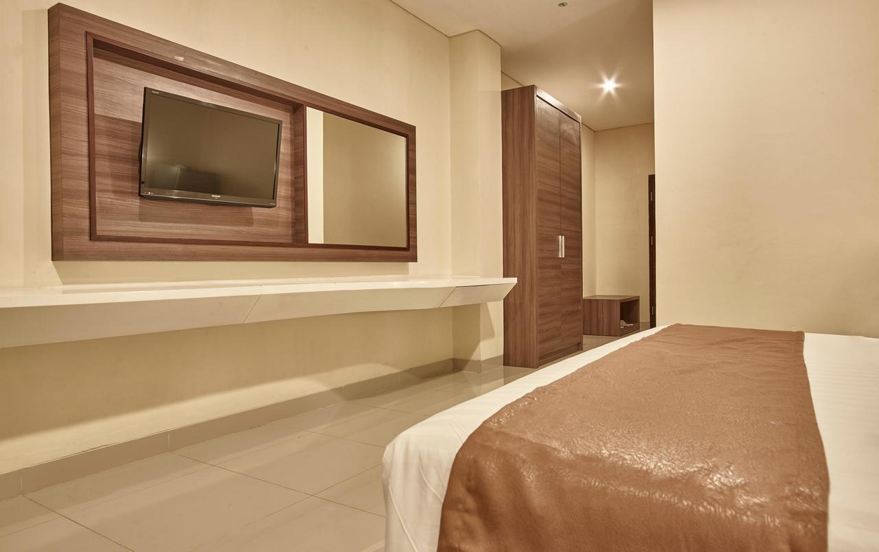 Hotel President Executive Club Cikarang Esterno foto