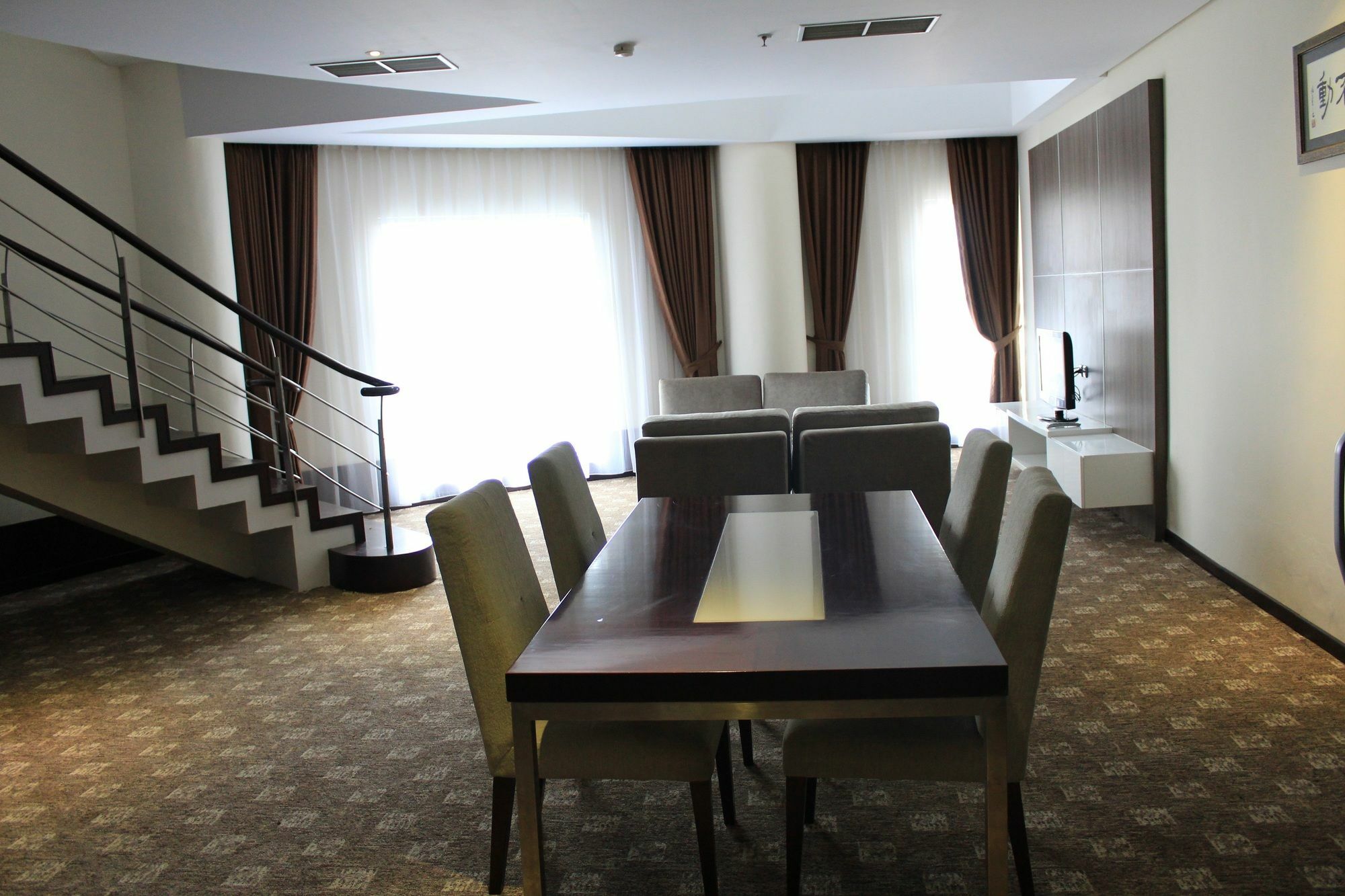Hotel President Executive Club Cikarang Esterno foto