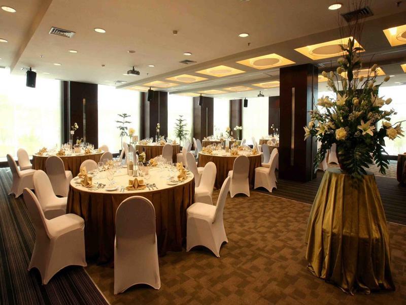 Hotel President Executive Club Cikarang Esterno foto